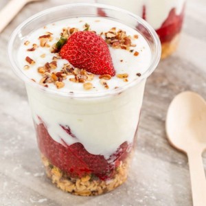 Biodegradowalny kompostowalny plastikowy kubek z pokrywką